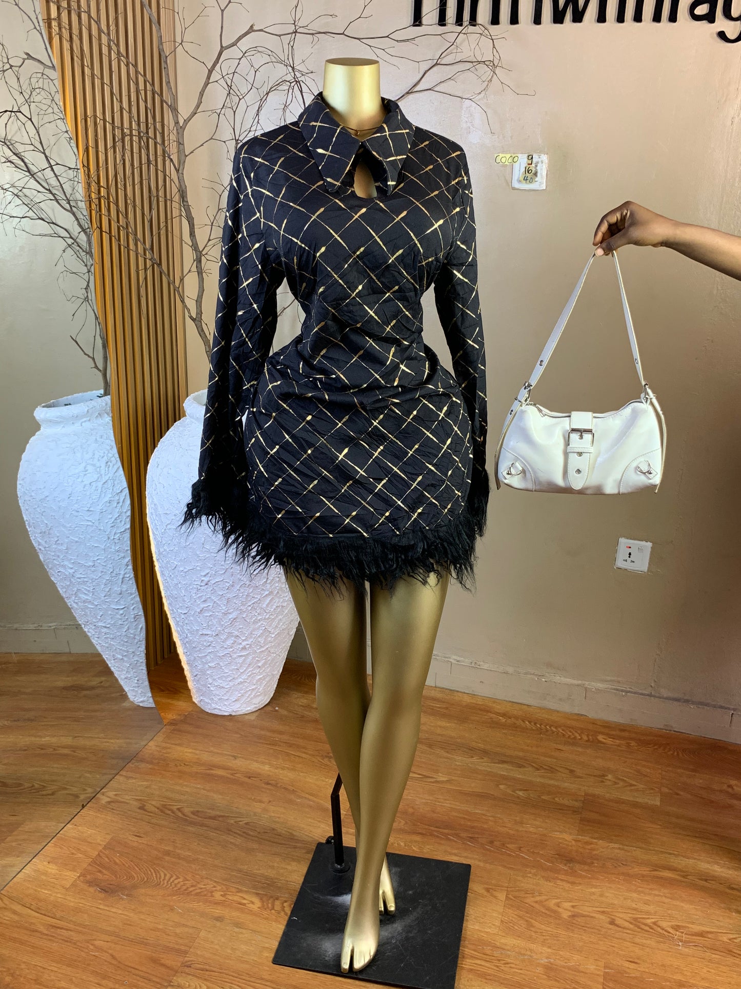 COCO9 SIZE16 Length40 gold&black dress