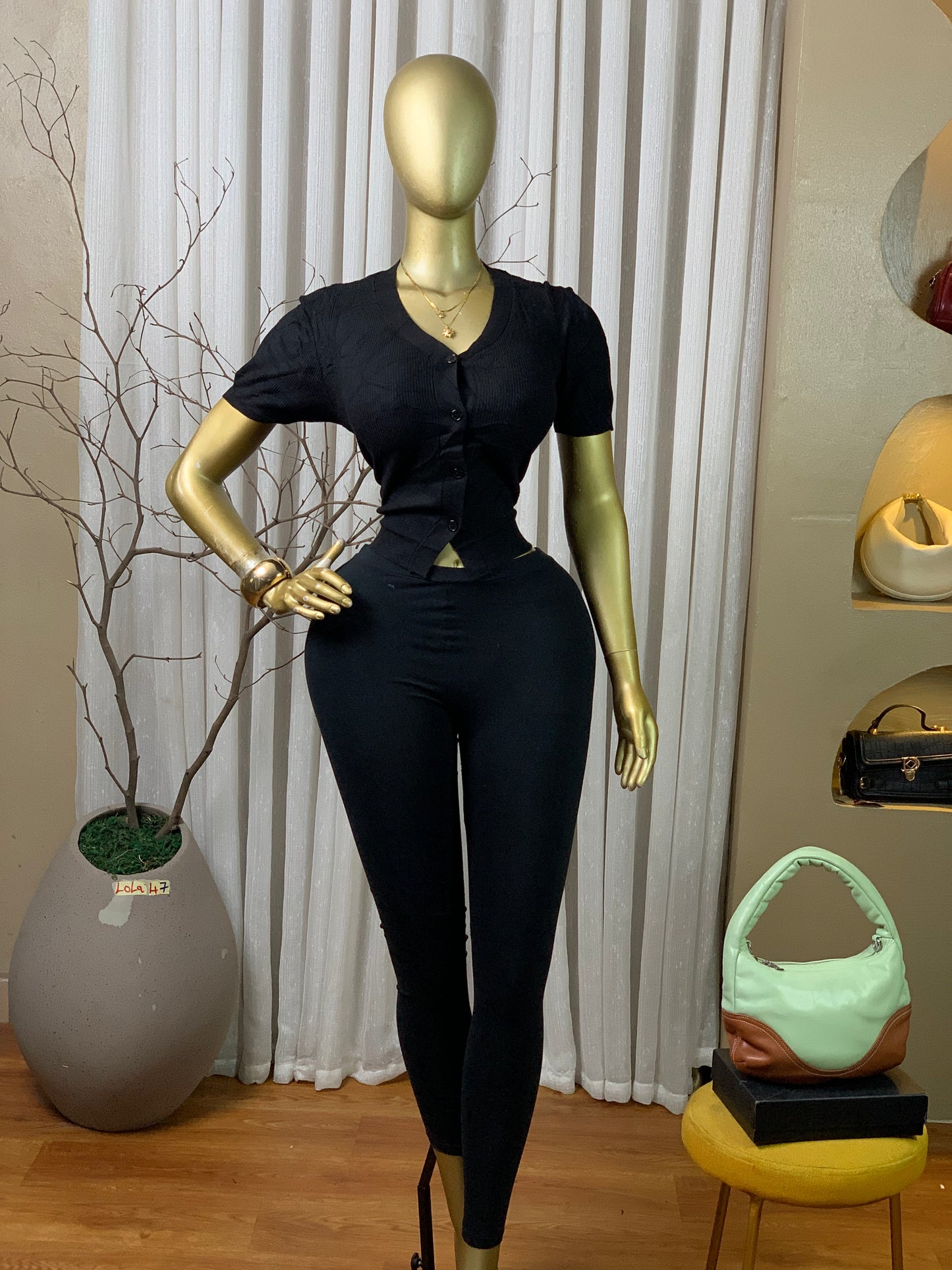 LOLA47 SIZE12 black top