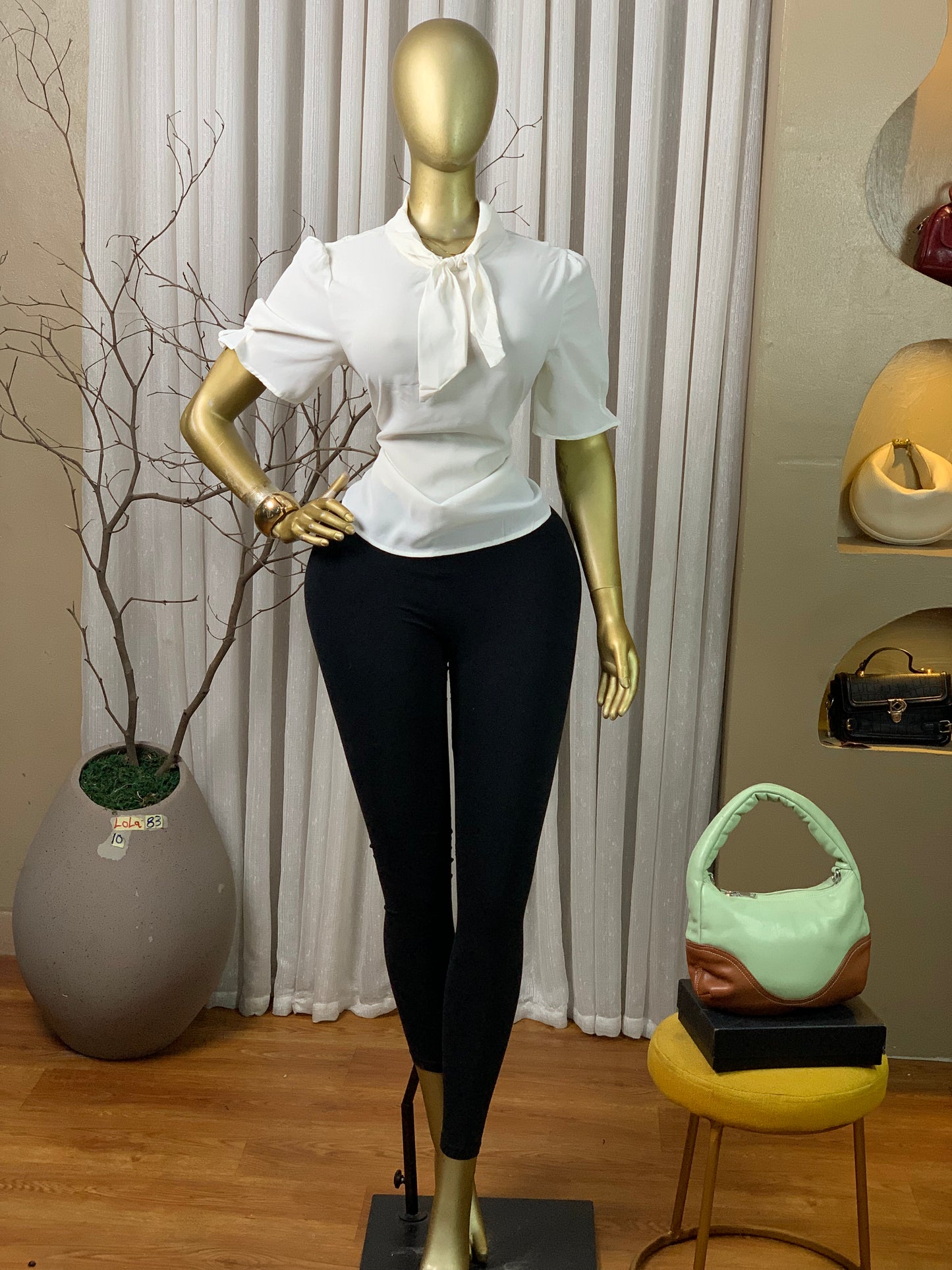 LOLA83 SIZE10 white top