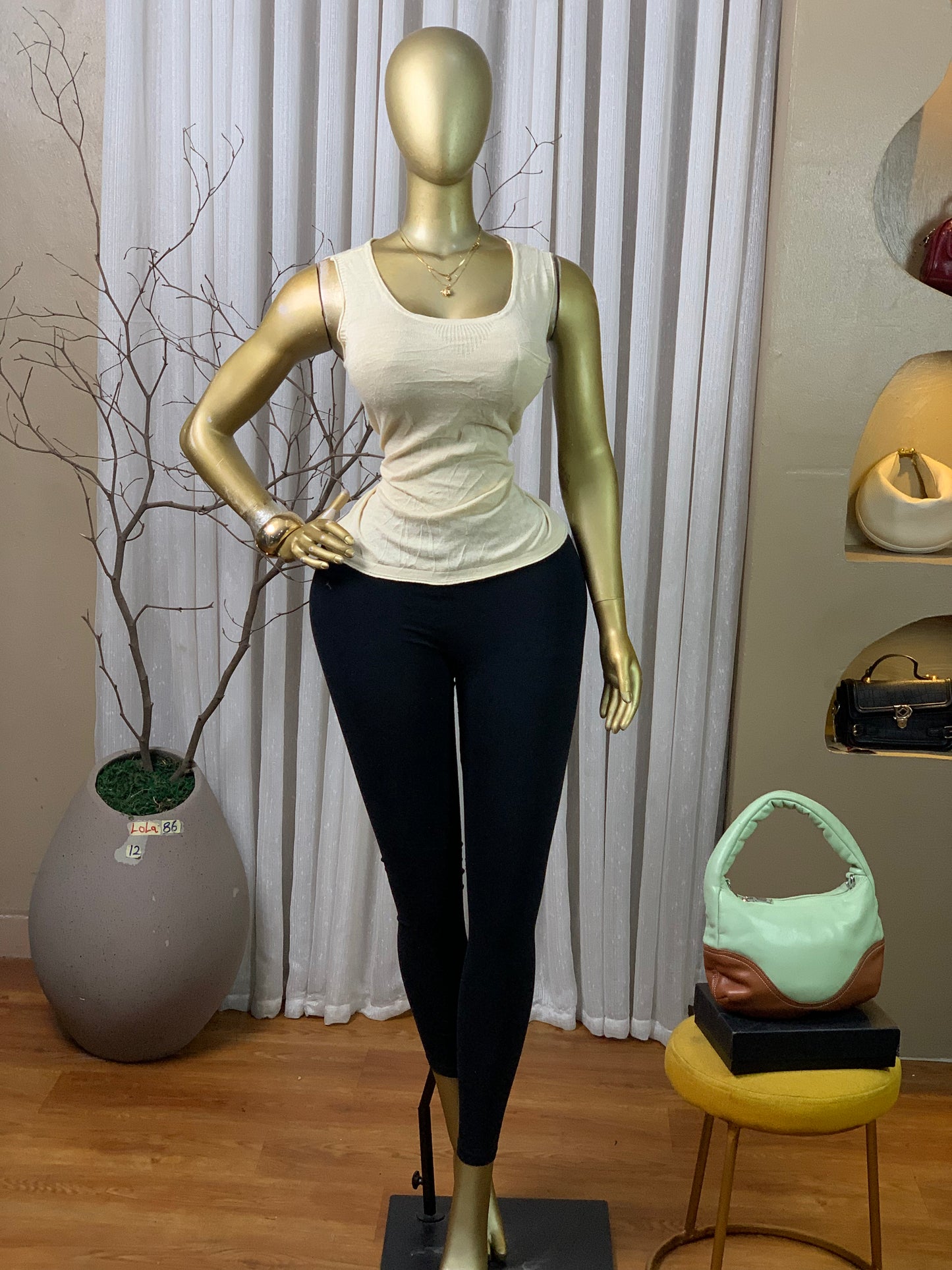 LOLA86 SIZE12 Top only