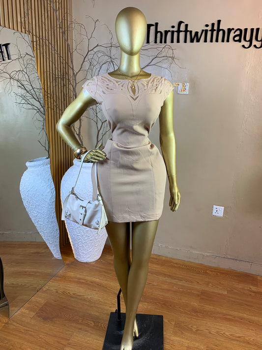 TOYO17 SIZE12 Length37 nude corporate dress Little stain