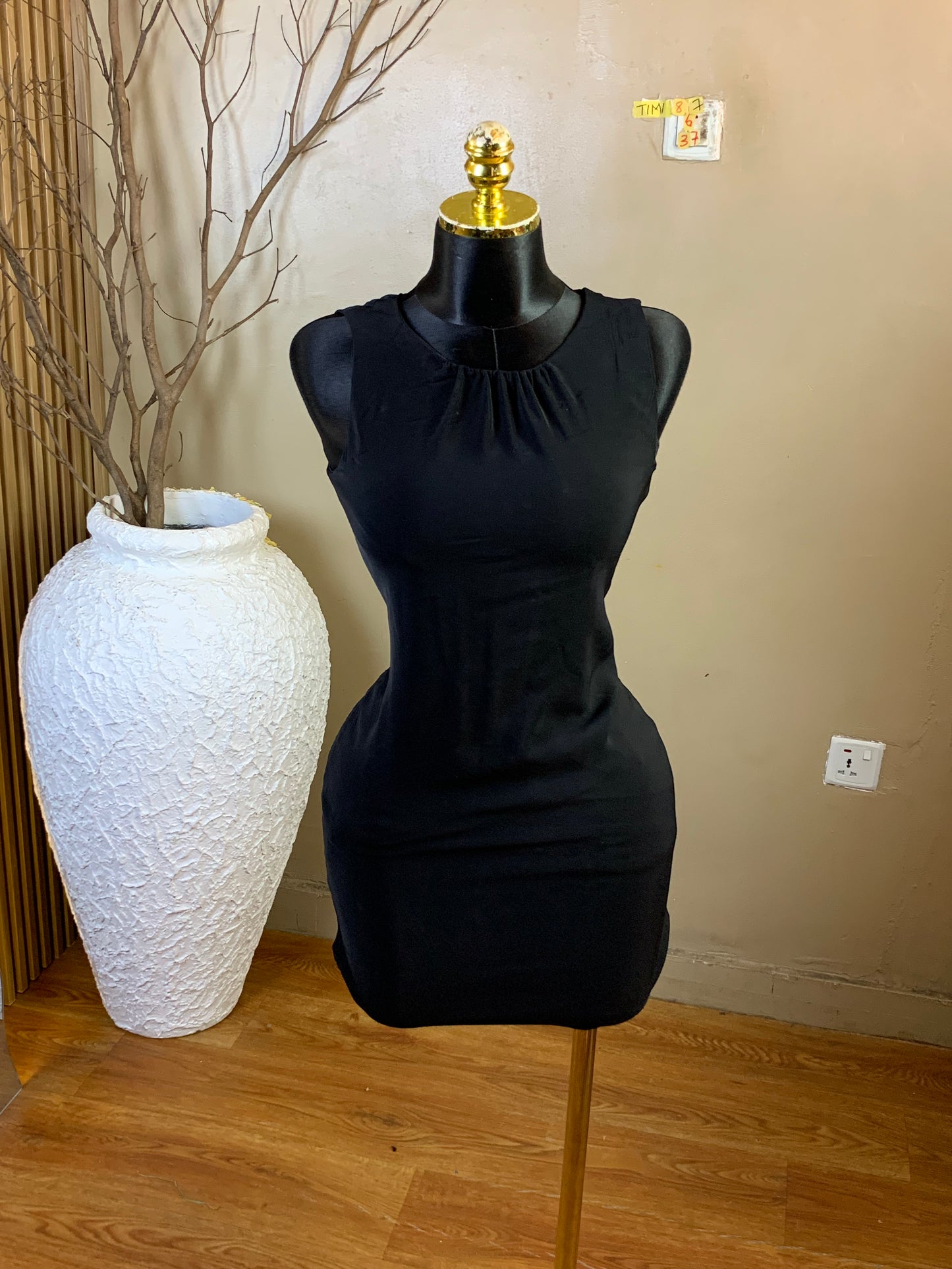 TIMI87 SIZE6 Length37 black dress