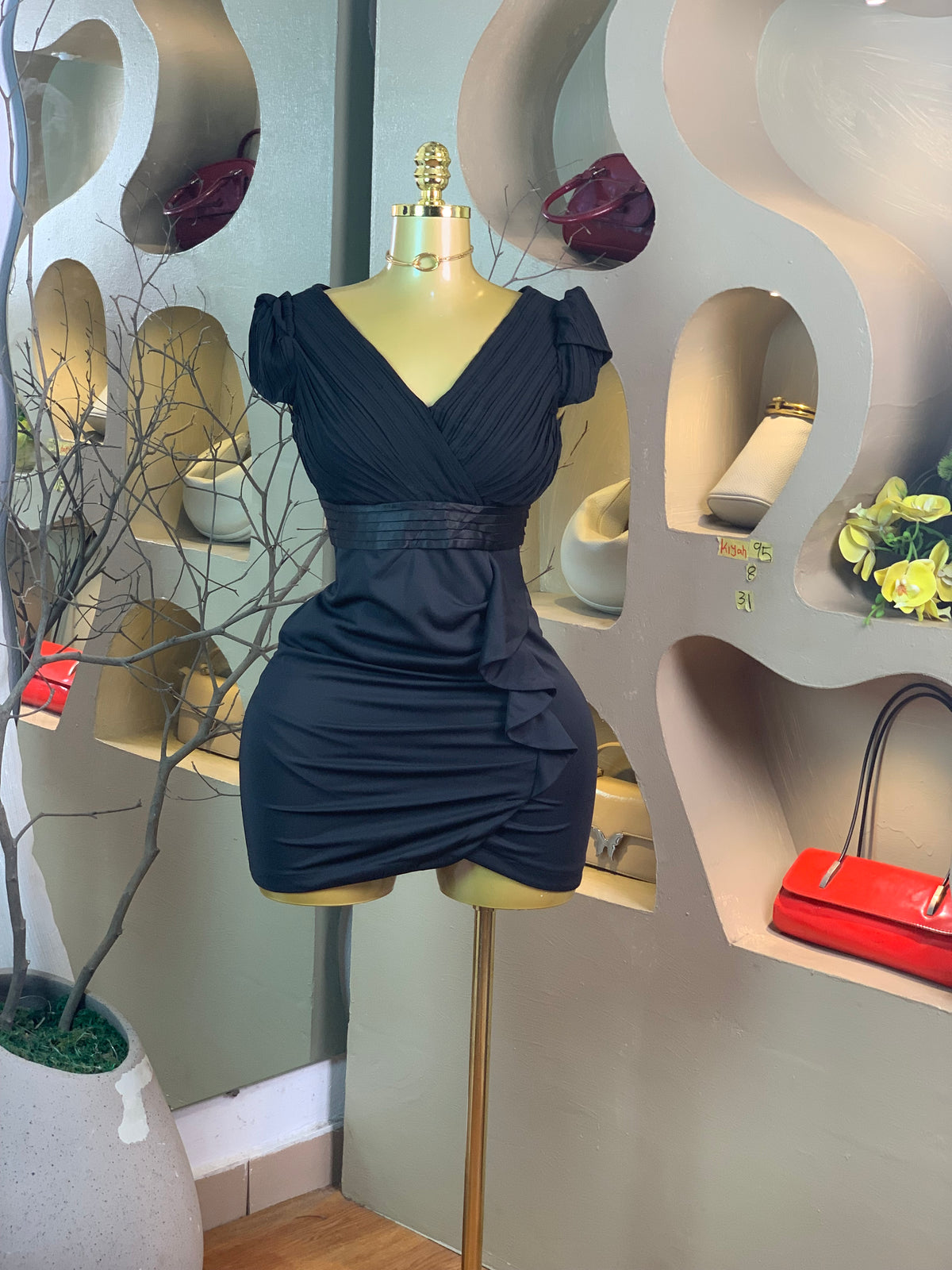 KIYAH95 SIZE8 Length31 black dress