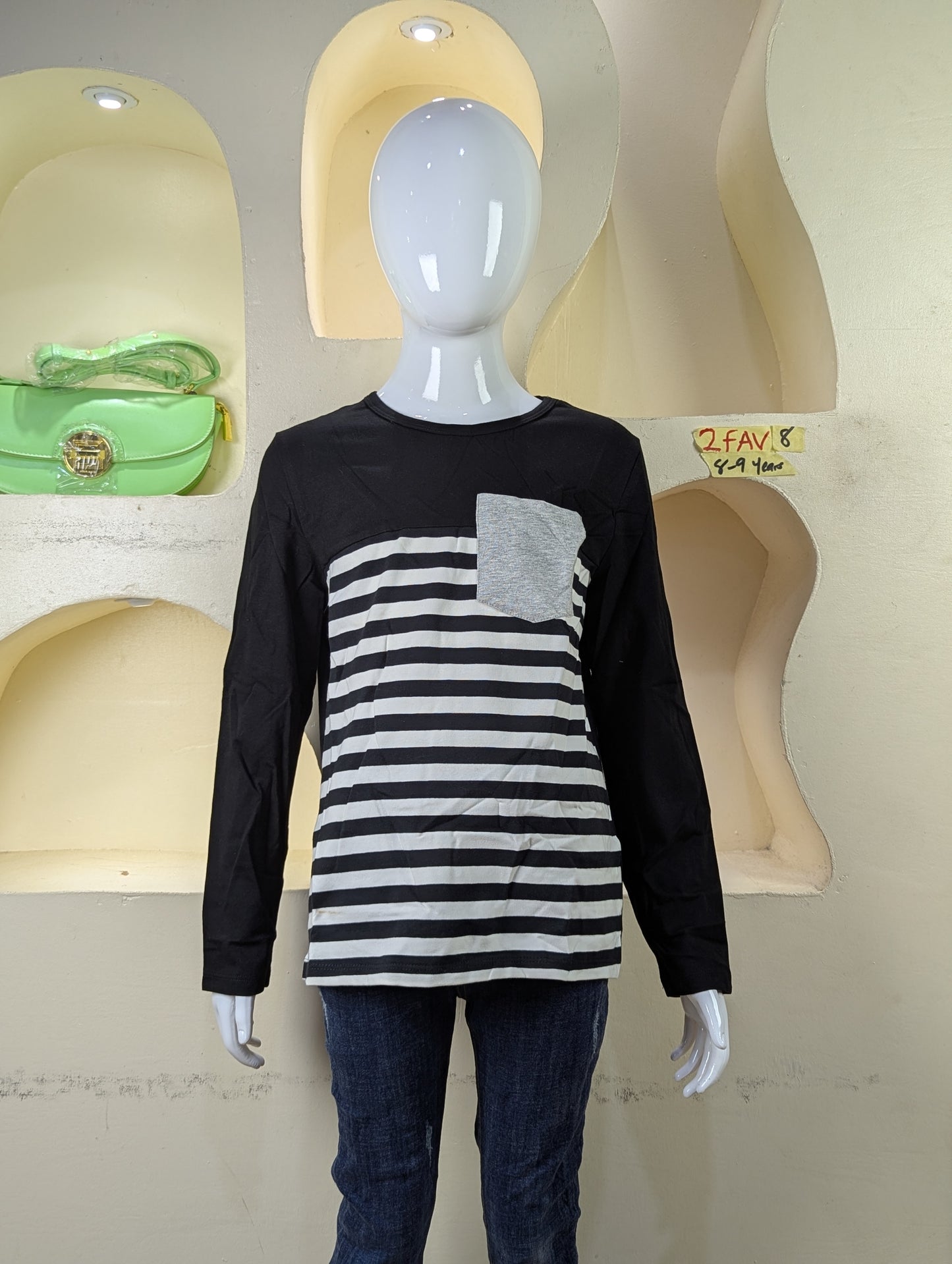 2FAV8 8-9yrs(Top only)